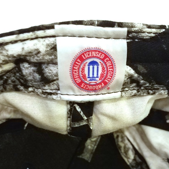 UCONN Huskies Embroidered Mothwing Camo Hat Cap - Picture 2 of 8